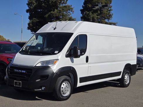 Used 2023 RAM ProMaster 2500 w/ Driver Convenience Group image 8