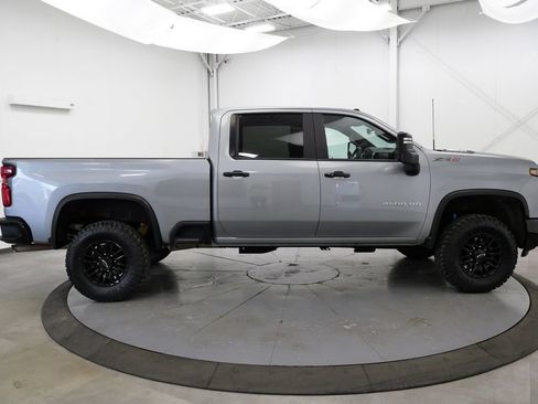 Used 2024 Chevrolet Silverado 2500 ZR2 w/ Technology Package AWD/4WD image 8