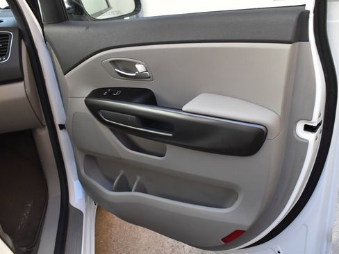 Used 2018 Kia Sedona L image 32