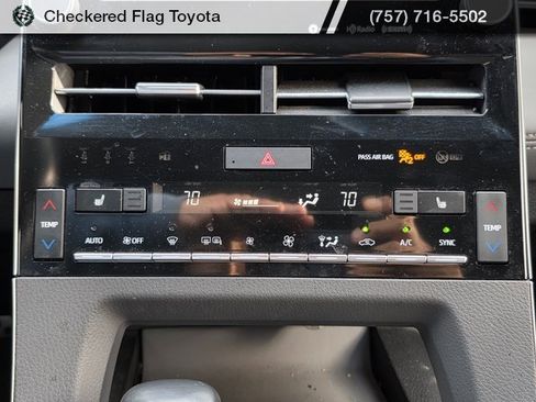 Used 2019 Toyota Avalon XSE image 18