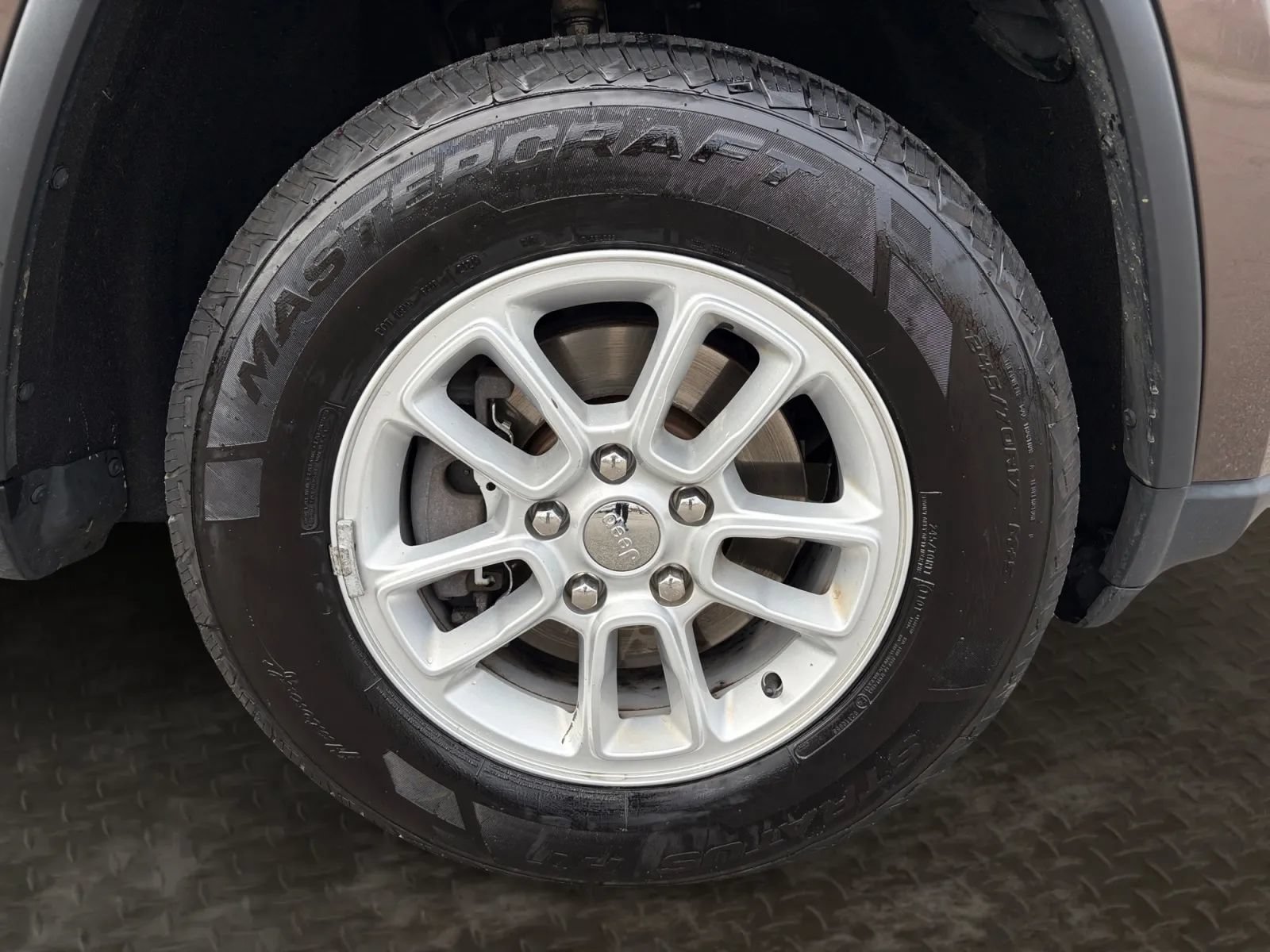 Used 2019 Jeep Grand Cherokee Laredo AWD/4WD image 41