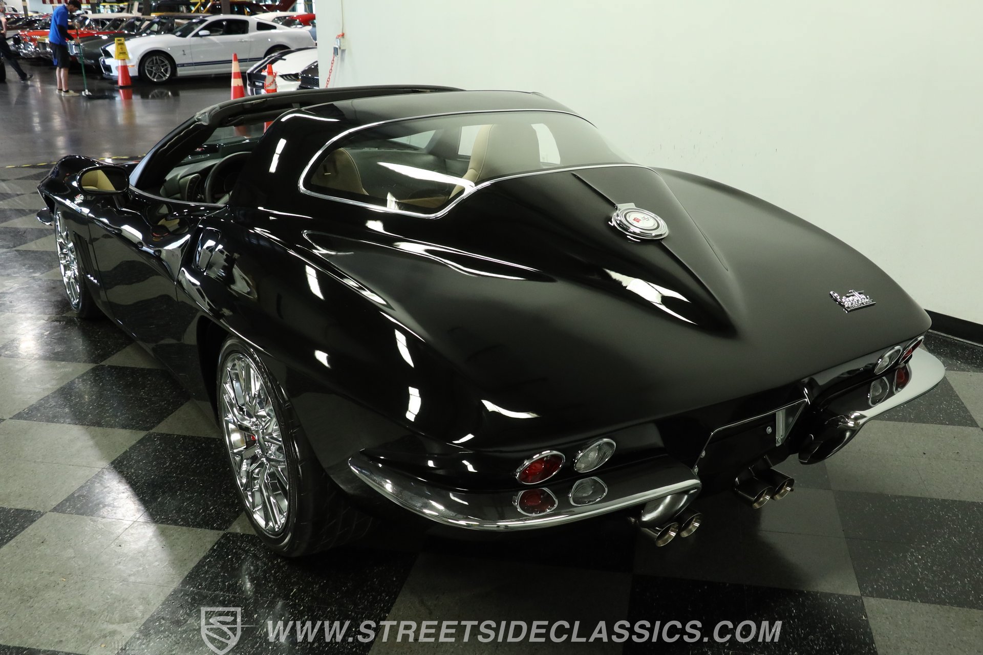 Used 2005 Chevrolet Corvette Coupe w/ Preferred Equipment Group RWD image 8