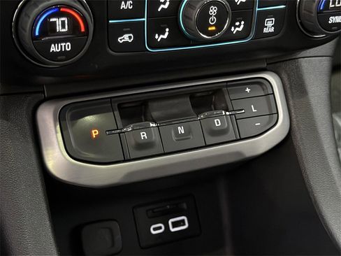 Used 2023 GMC Acadia SLT w/ Elevation Edition image 12