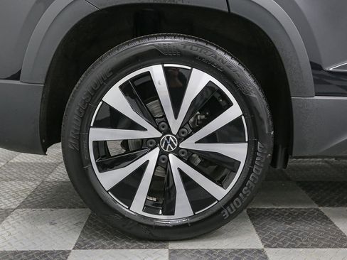 Certified 2023 Volkswagen Taos SE image 19