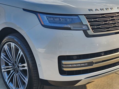 New 2025 Land Rover Range Rover SE image 8