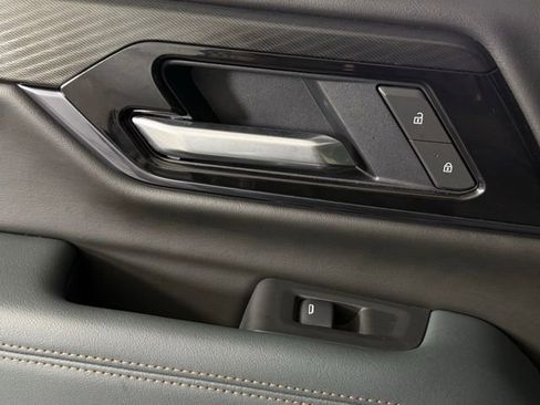 Used 2025 GMC Yukon XL AT4 w/ AT4 Premium Package image 27