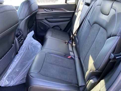 New 2026 Jeep Grand Cherokee Altitude image 6