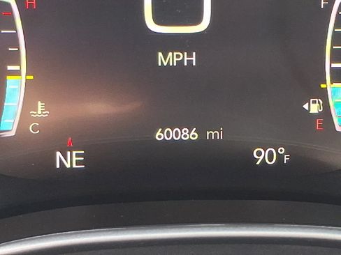 Used 2023 Chrysler Pacifica Touring-L FWD image 20
