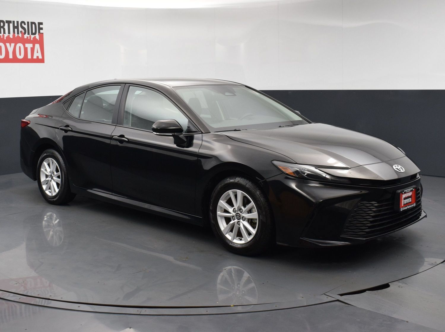 Used 2025 Toyota Camry LE FWD image 6