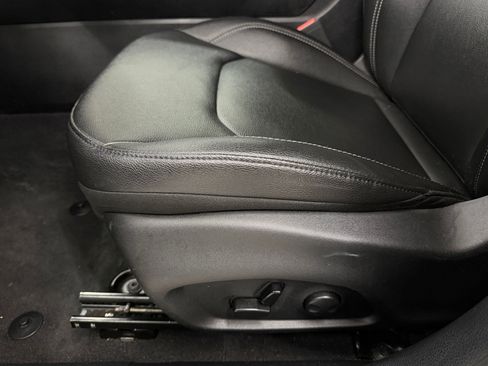 Used 2025 Jeep Compass Limited image 11