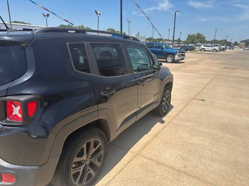 Used 2016 Jeep Renegade Latitude AWD/4WD image 28