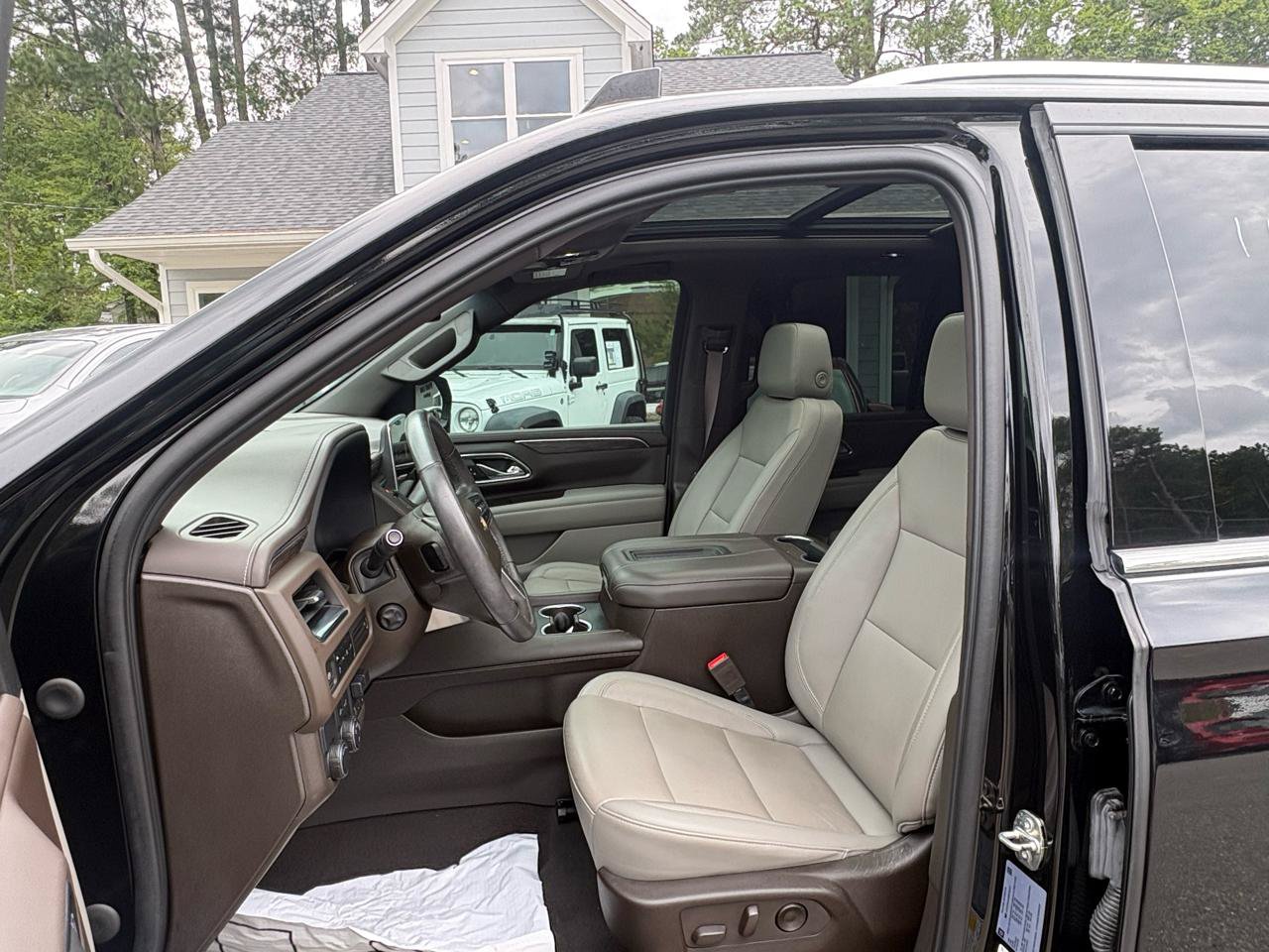 Used 2021 Chevrolet Tahoe LT w/ LT Signature Package RWD image 10