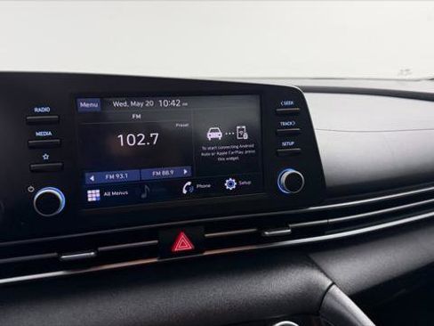 Used 2021 Hyundai Elantra SE FWD image 25