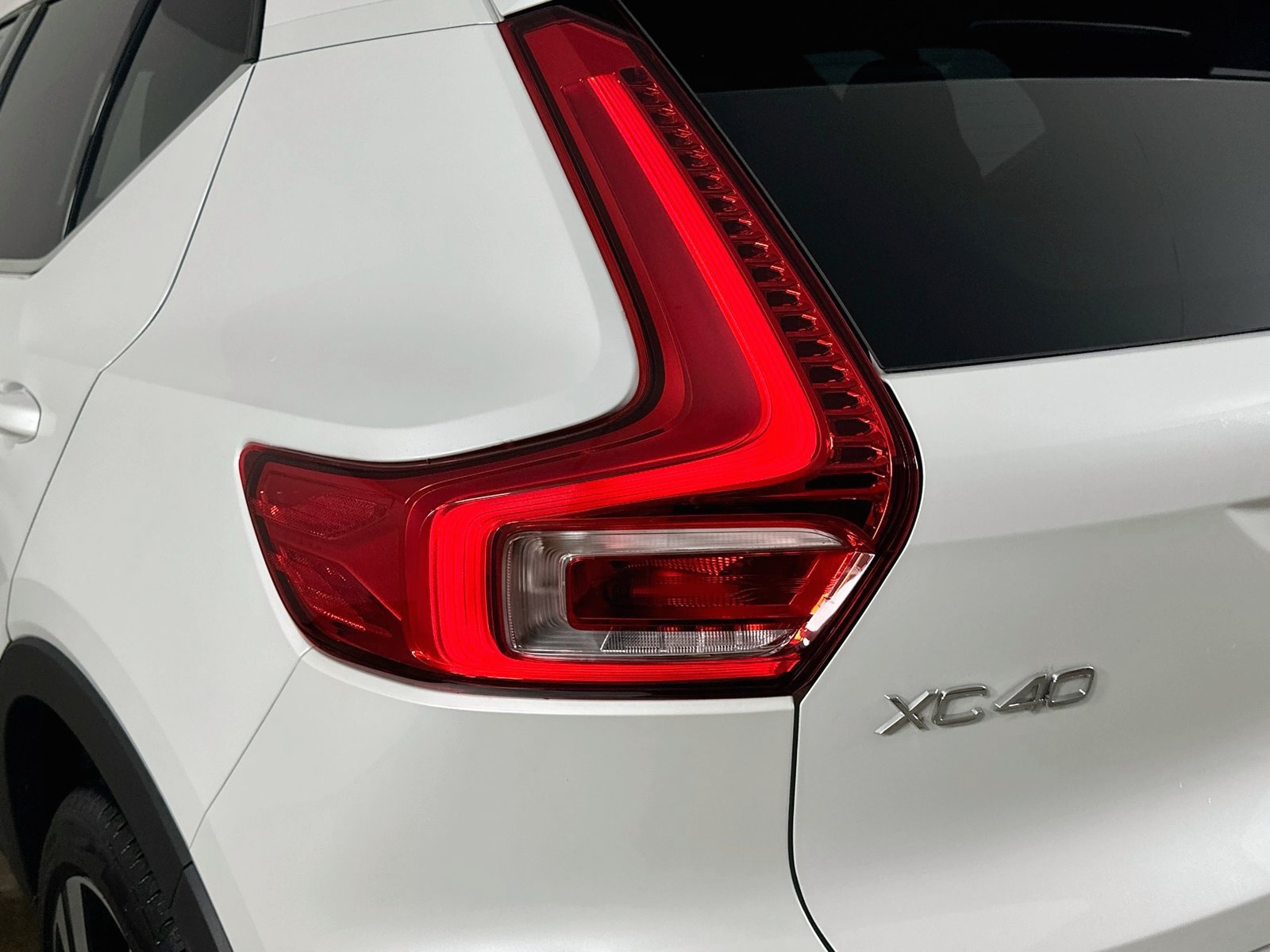 Certified 2025 Volvo XC40 B5 Ultra w/ Protection Package AWD/4WD image 12