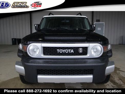 Used 2013 Toyota FJ Cruiser 4WD image 2