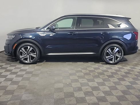 Certified 2022 Kia Sorento SX w/ Panoramic Sunroof Package AWD/4WD image 11