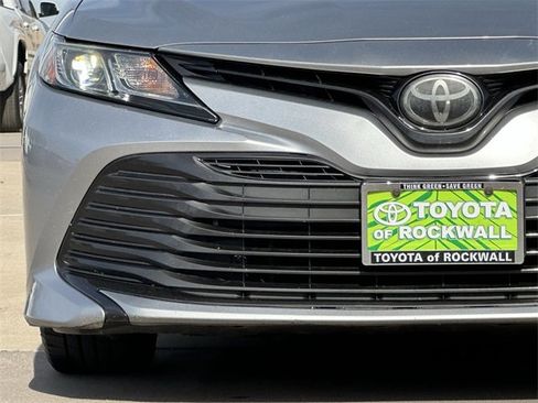 Used 2019 Toyota Camry LE image 7