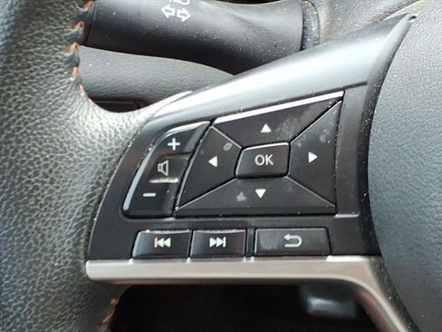 Used 2022 Nissan Versa SR w/ Electronics Package image 12