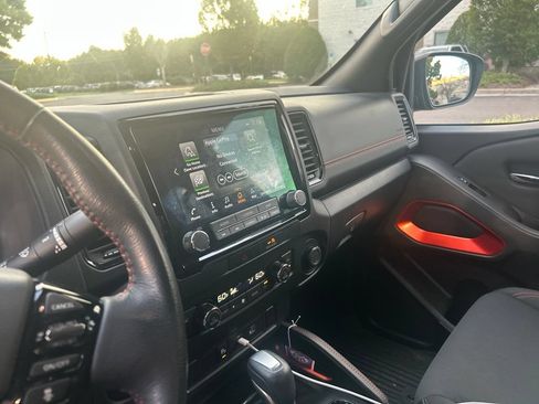 Used 2022 Nissan Frontier PRO-4X w/ Technology Package AWD/4WD image 8