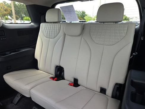 Used 2023 Hyundai Palisade Limited FWD image 9