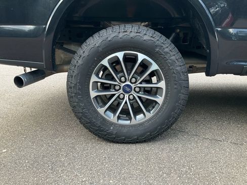 Used 2020 Ford F150 XLT w/ Equipment Group 302A Luxury AWD/4WD image 17