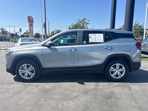 Used 2024 GMC Terrain SLE image 8
