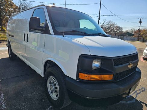 Used 2015 Chevrolet Express 2500 Extended RWD image 3