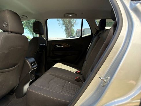 Used 2020 GMC Terrain SLE w/ Elevation Edition image 9