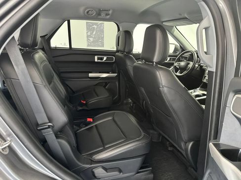 Used 2022 Ford Explorer XLT w/ Equipment Group 202A AWD/4WD image 26