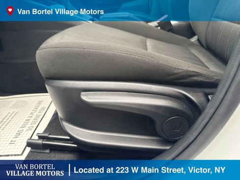 Used 2021 Hyundai Venue SE image 10