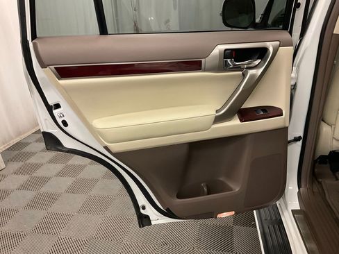 Used 2015 Lexus GX 460 w/ Premium Package AWD/4WD image 36