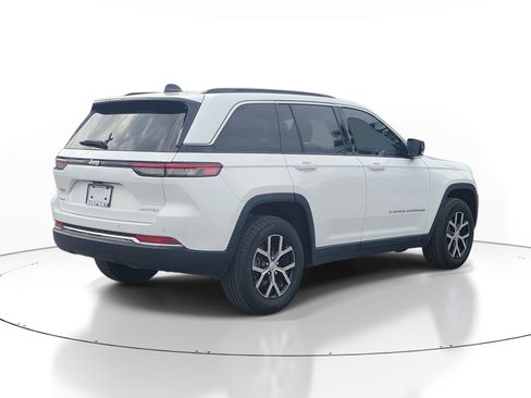 Used 2024 Jeep Grand Cherokee Limited AWD/4WD image 5