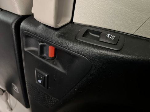 Used 2024 Chrysler Pacifica Limited image 29