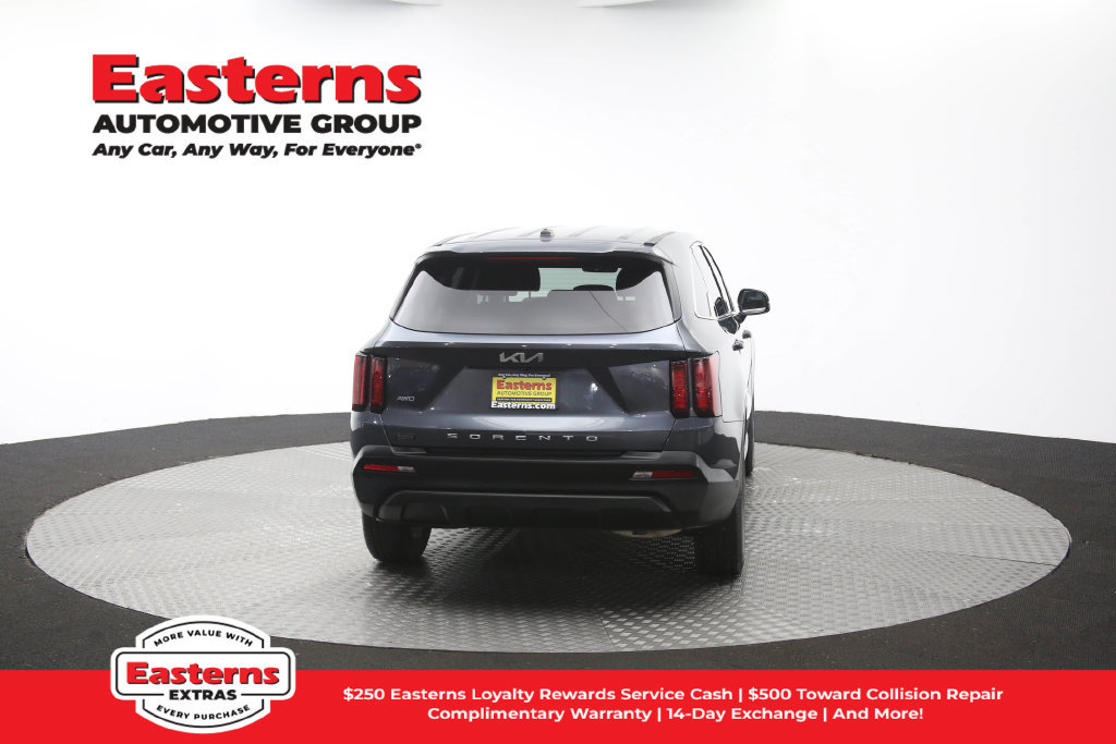 Used 2022 Kia Sorento LX AWD/4WD image 37