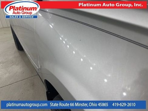 Used 2017 Chevrolet Traverse LT image 38