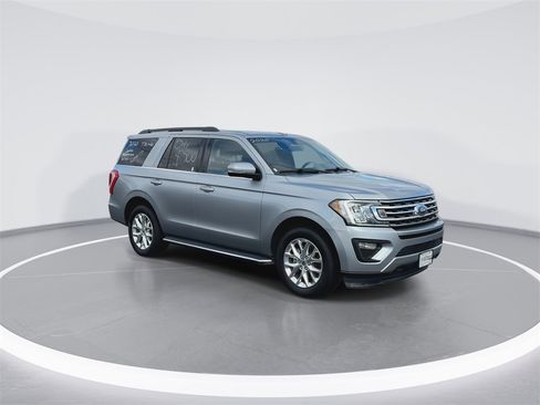 Used 2020 Ford Expedition XLT w/ Equipment Group 202A image 2