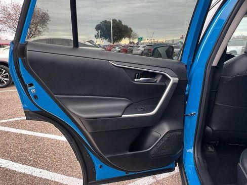 Used 2020 Toyota RAV4 XLE Premium image 11