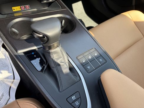 Used 2024 Lexus UX 250h AWD w/ Premium Package image 16