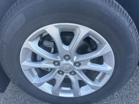 Used 2020 Chevrolet Equinox LT w/ Driver Convenience Package image 3