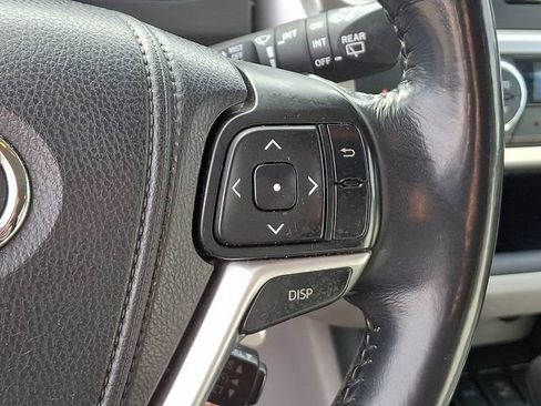 Used 2014 Toyota Highlander LE image 25