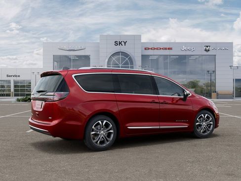 New 2026 Chrysler Pacifica Pinnacle image 4