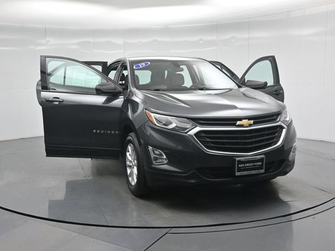 Used 2019 Chevrolet Equinox LS AWD/4WD image 32