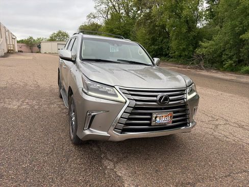 Used 2021 Lexus LX 570 4WD w/ Luxury Package image 12