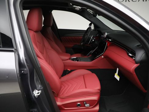 New 2025 Maserati Grecale Trofeo image 18