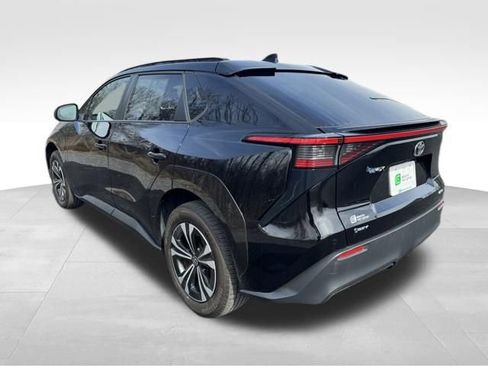 Used 2024 Toyota bZ4X XLE w/ Weather Package image 6