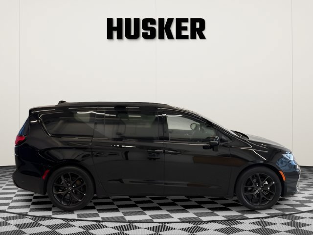 Used 2025 Chrysler Pacifica Limited FWD image 5