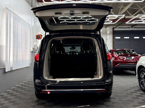 Used 2017 Chrysler Pacifica Limited w/ Advanced Safetytec Group image 13