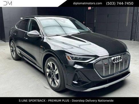 Used 2023 Audi e-tron Premium Plus AWD/4WD image 9