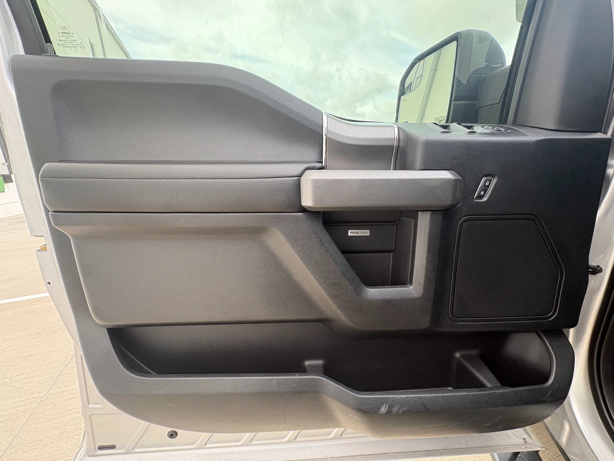 Used 2015 Ford F150 XLT w/ Equipment Group 302A Luxury RWD image 27