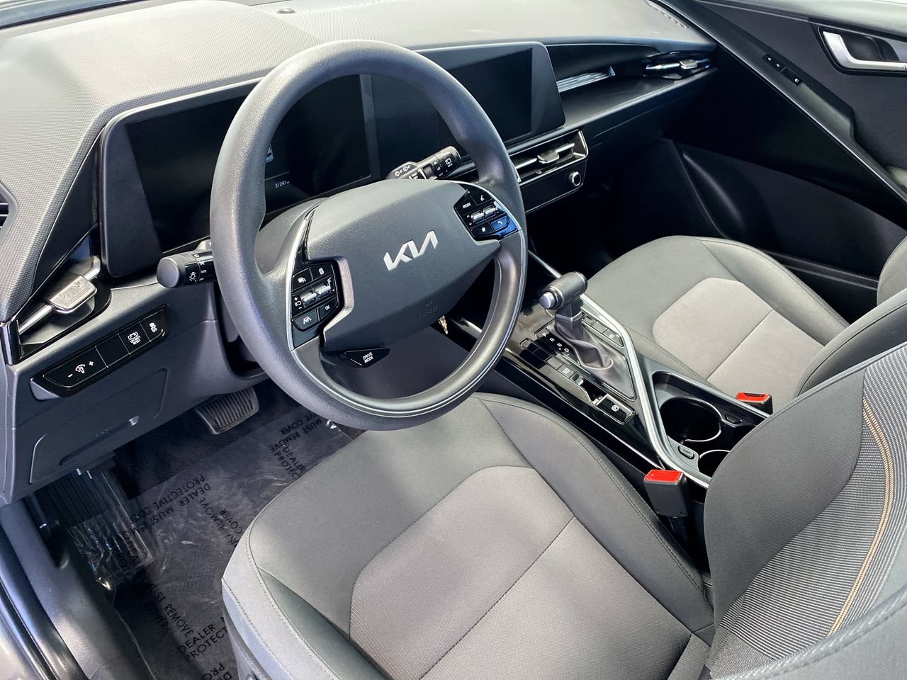 Certified 2025 Kia Niro LX FWD image 20